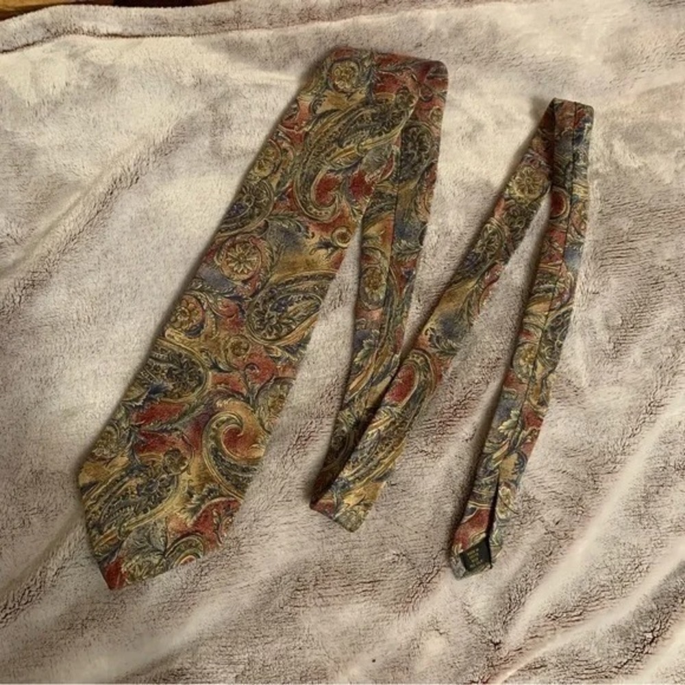 Bill Blass Paisley Necktie All Silk Classic Men's Tie Made in Costa Rica Vintage